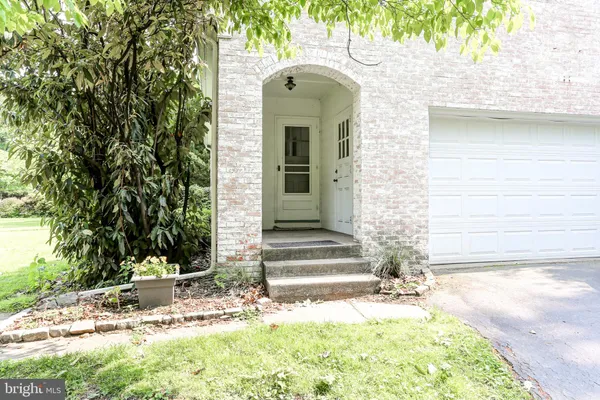 $2,995 | 384 North 26th Street, Camp Hill, PA 17011