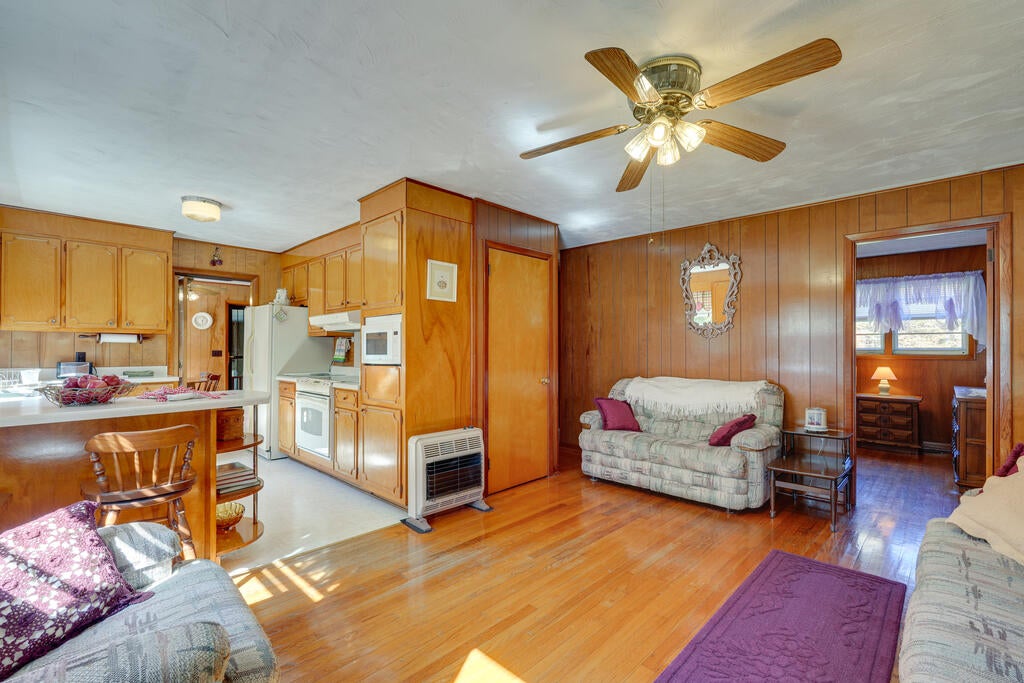 4163 Lick Creek Road Birchleaf, VA 24220 - Photo 16 of 86 Gallery Image 16