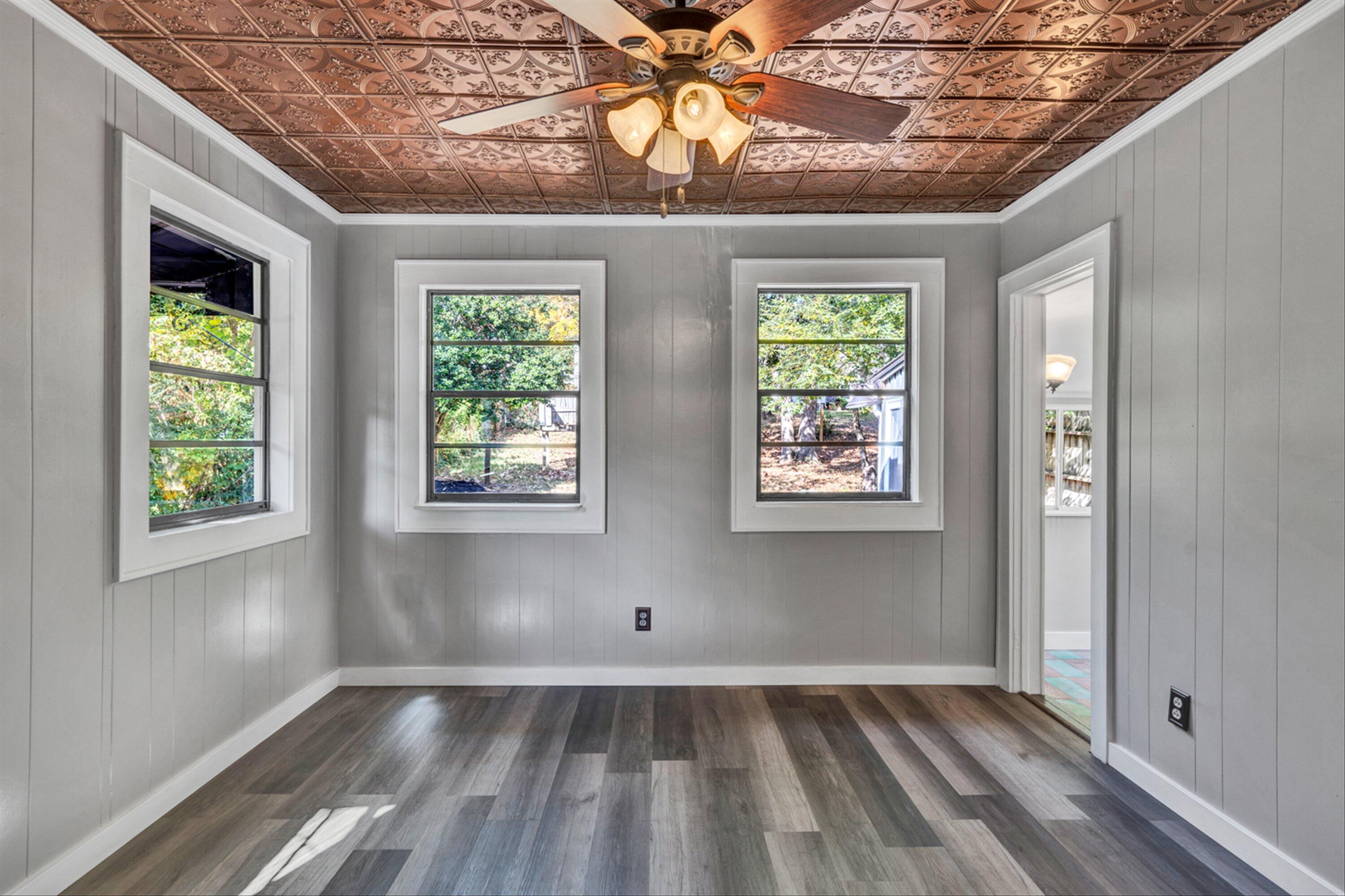 2449 Montvale Road Southwest Roanoke, VA 24015 - Photo 13 of 46 09-DSC6771