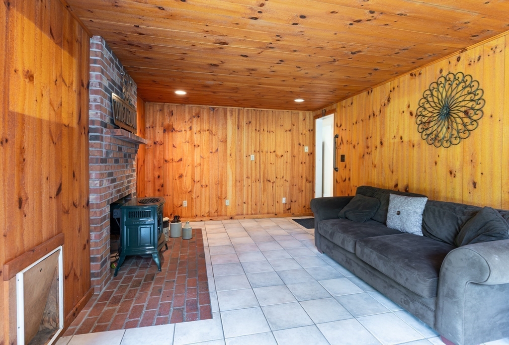 47 Mohawk Drive Acton, MA 01720 - Photo 21 of 38