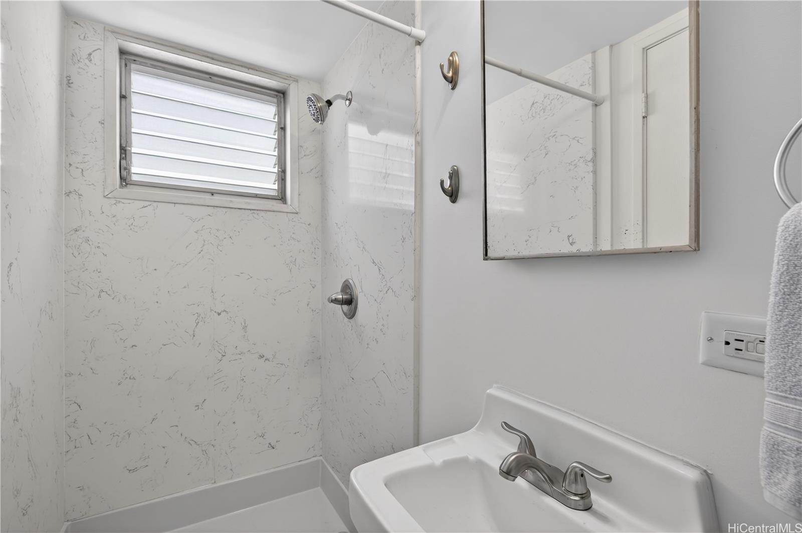 98-1038 Moanalua Road, Unit 7608 Aiea, HI 96701 - Photo 18 of 25 a bathroom with a sink and a mirror