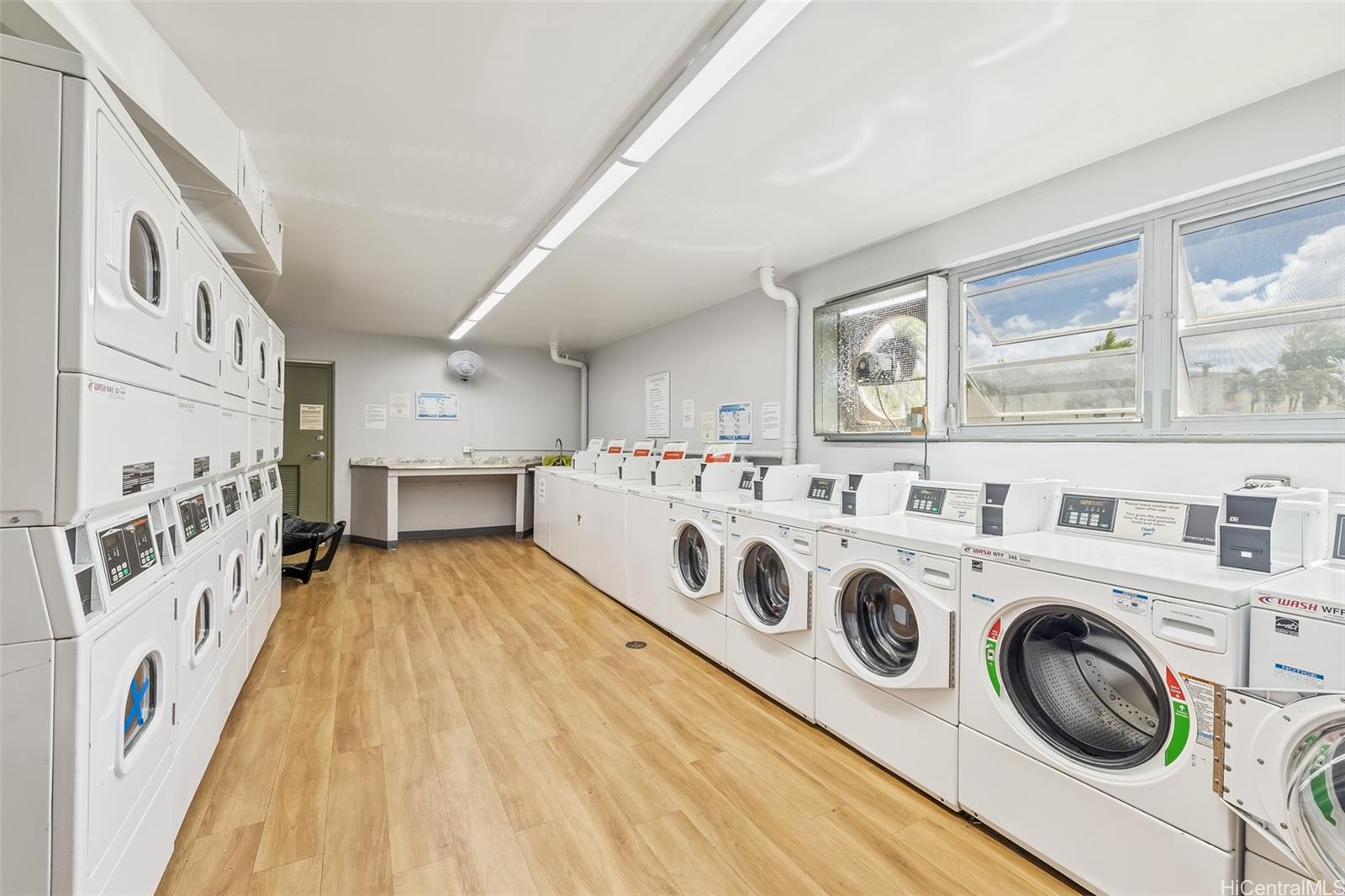 98-1038 Moanalua Road, Unit 7608 Aiea, HI 96701 - Photo 21 of 25 a utility room with dryer and washer