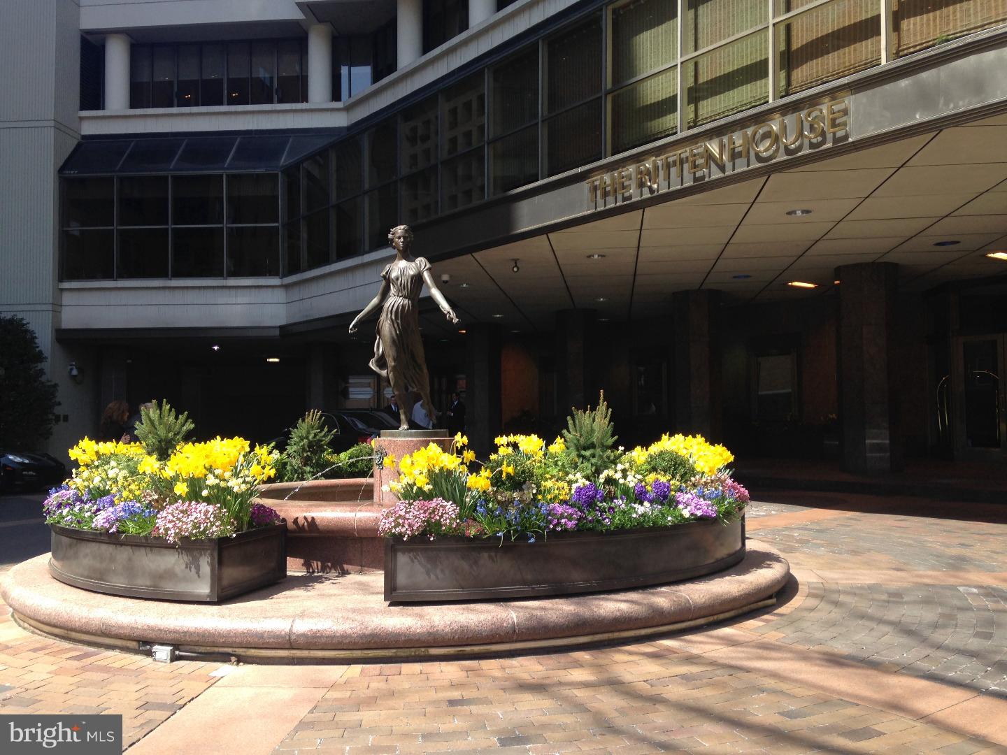 202-10 West Rittenhouse Square, Unit 1608 Philadelphia, PA 19103 - Photo 3 of 4 Exterior