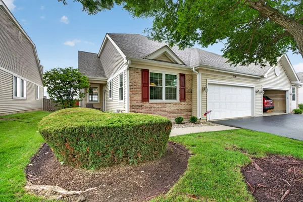 $299,000 | 2126 Tremont Lane, Joliet, IL 60431