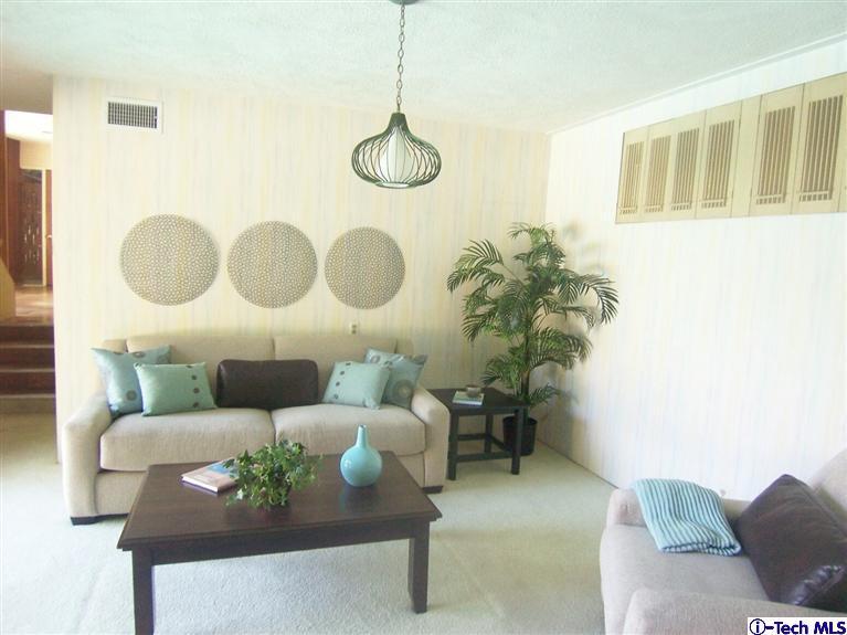 Undisclosed Address Pasadena, CA 91103 - Photo 14 of 33 a living room with furniture