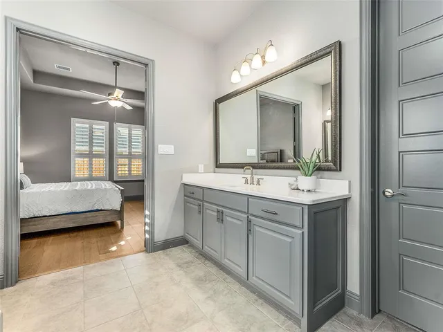 a en suite bathroom with a double vanity sink and a mirror