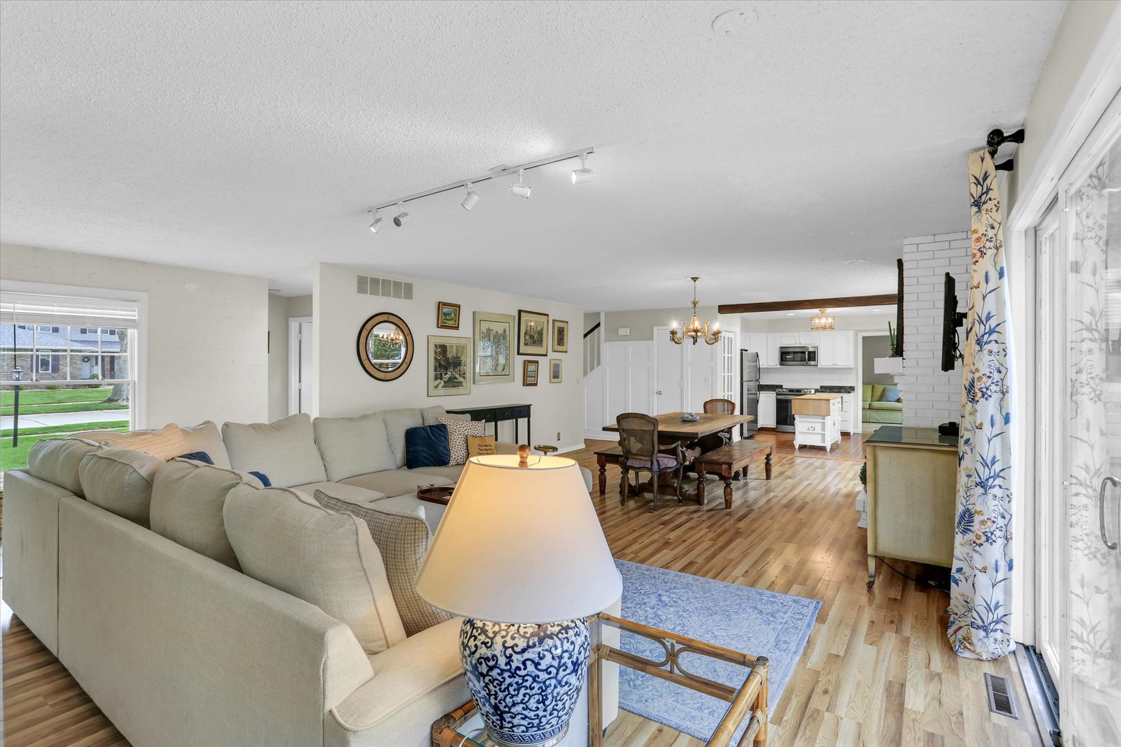 1917 Woodfield Road Champaign, IL 61822 - Photo 14 of 46 Gallery Image 14
