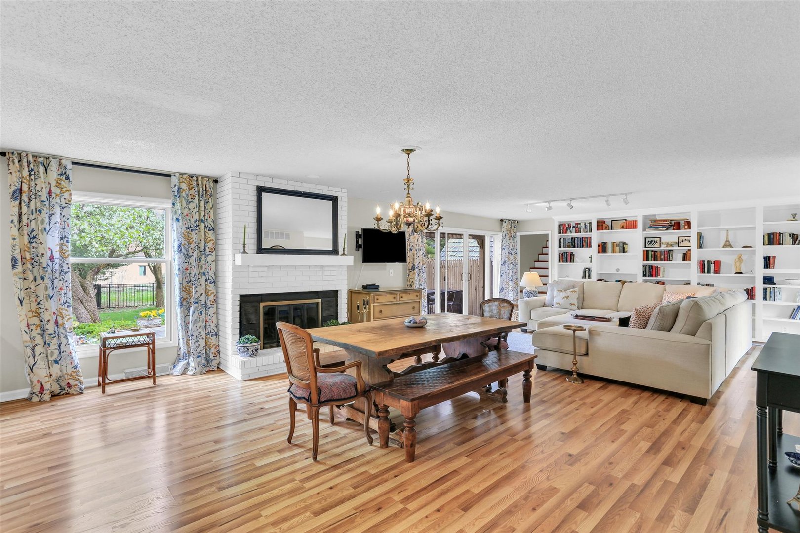 1917 Woodfield Road Champaign, IL 61822 - Photo 4 of 46 Gallery Image 4