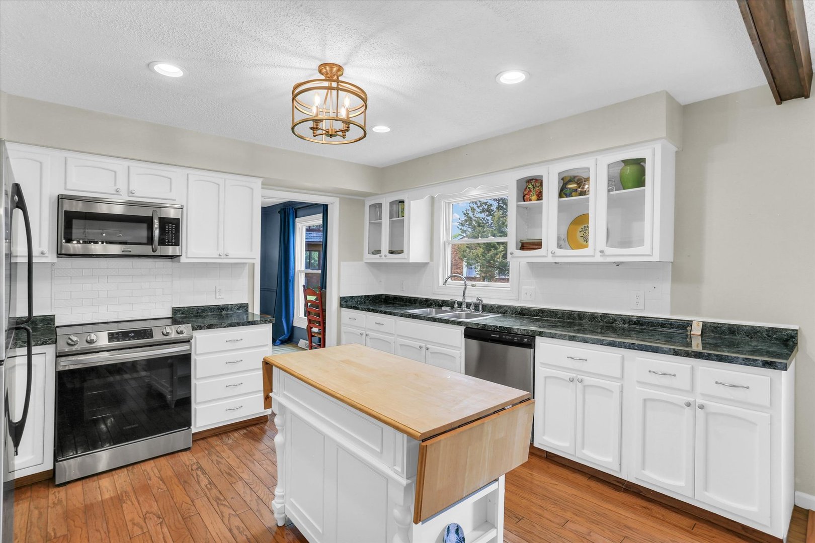 1917 Woodfield Road Champaign, IL 61822 - Photo 6 of 46 Gallery Image 6