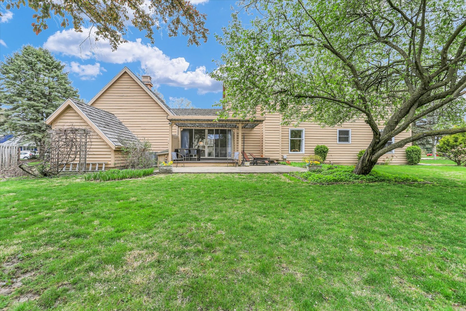1917 Woodfield Road Champaign, IL 61822 - Photo 10 of 46 Gallery Image 10