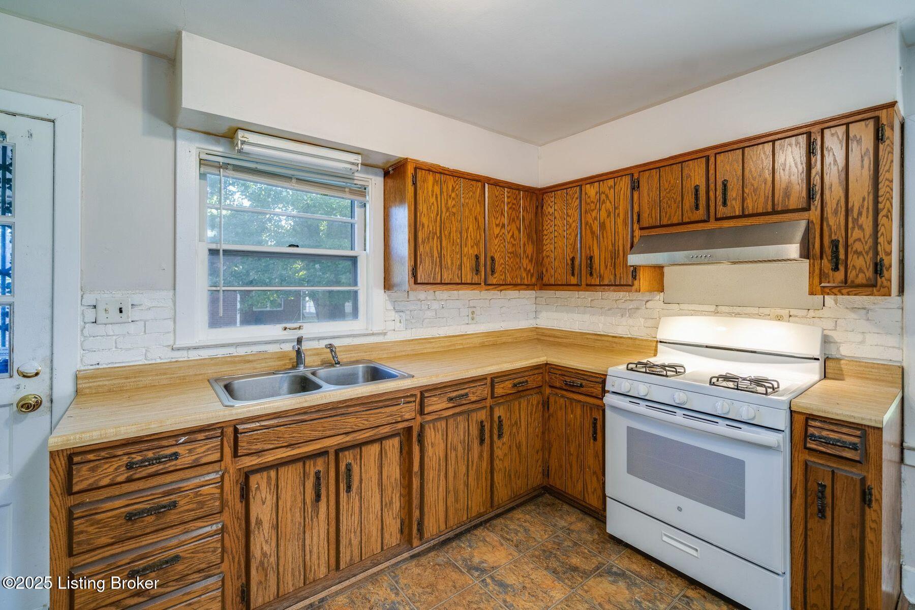 1854 Farnsley Road Louisville, KY 40216 - Photo 10 of 41 photo_online_009