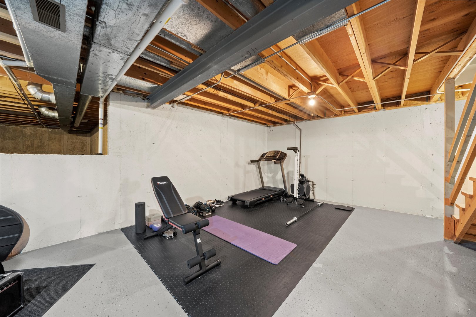 211 Danada Drive Wheaton, IL 60189 - Photo 38 of 51 a room with furniture