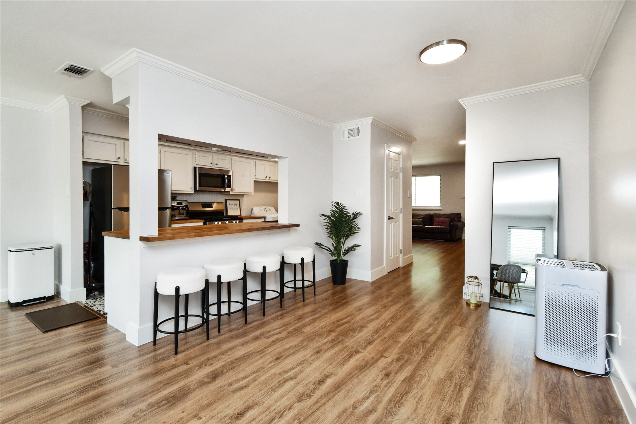 6426 Kentwick Drive, Unit 24/4 Houston, TX 77084 - Photo 8 of 36 a living room with furniture wooden floor and a flat screen tv
