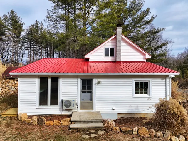 $279,900 | 466 Dogwood Lane Southwest, Willis, VA 24380