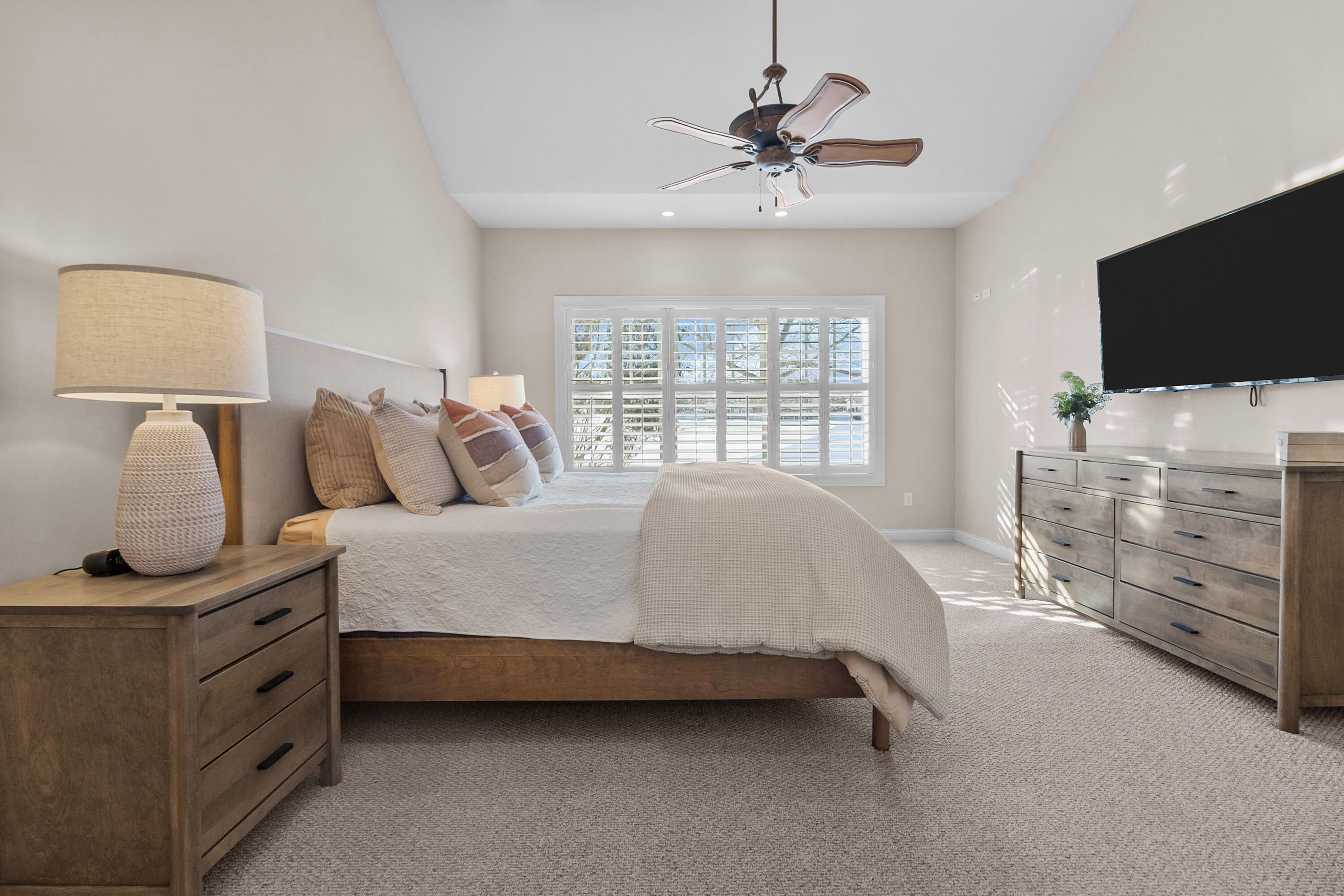 813 Eagleton Drive, Unit 4679 Geneva, WI 53147 - Photo 24 of 53 Vaulted Ceilings, plantation shutters.