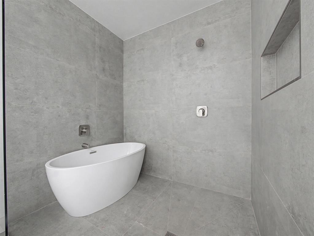 2925 Spruce Valley Lane, Unit 403 Dallas, TX 75233 - Photo 36 of 36 Primary Bath -3bedroom