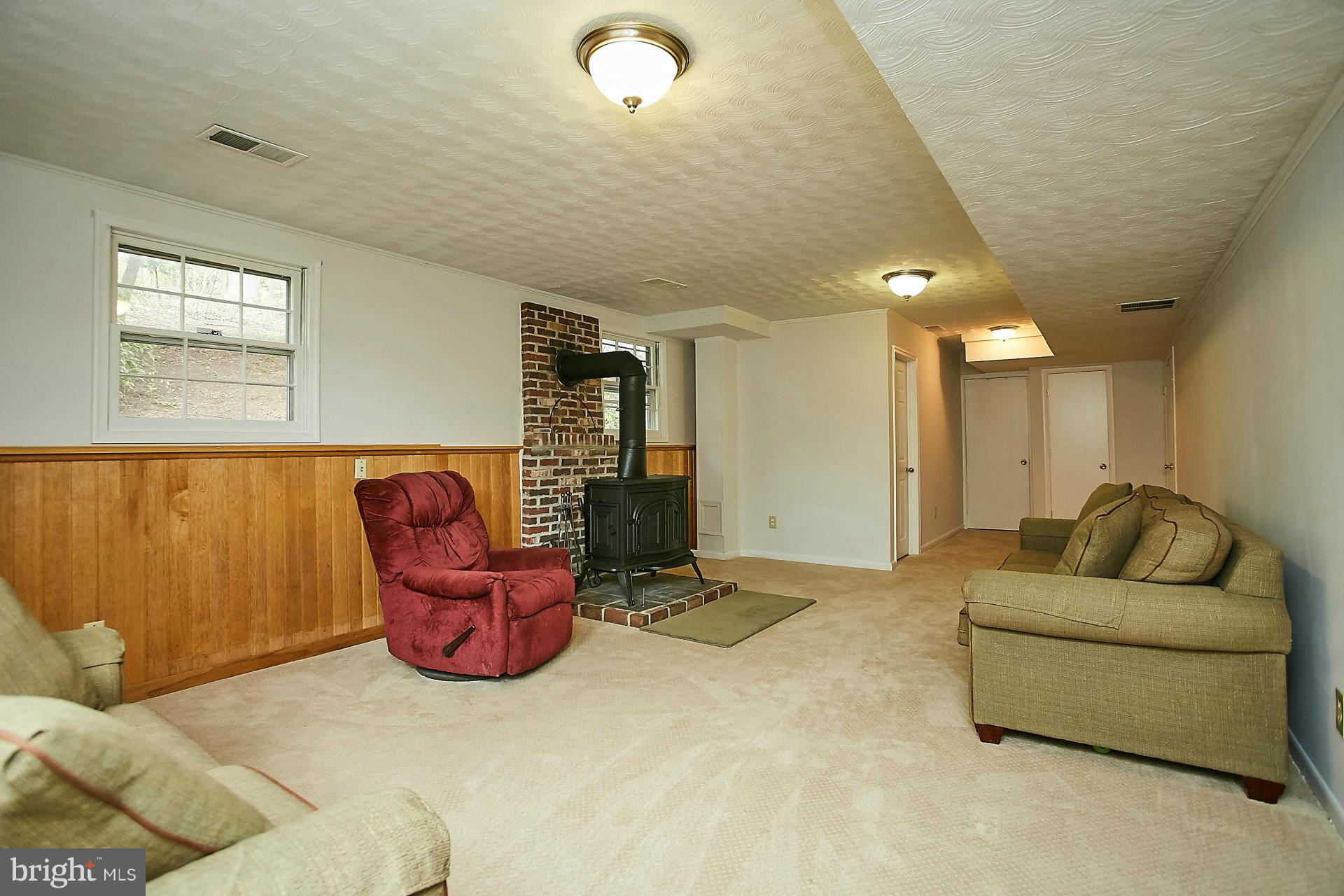 6900 Newman Road Clifton, VA 20124 - Photo 18 of 30 Family Room