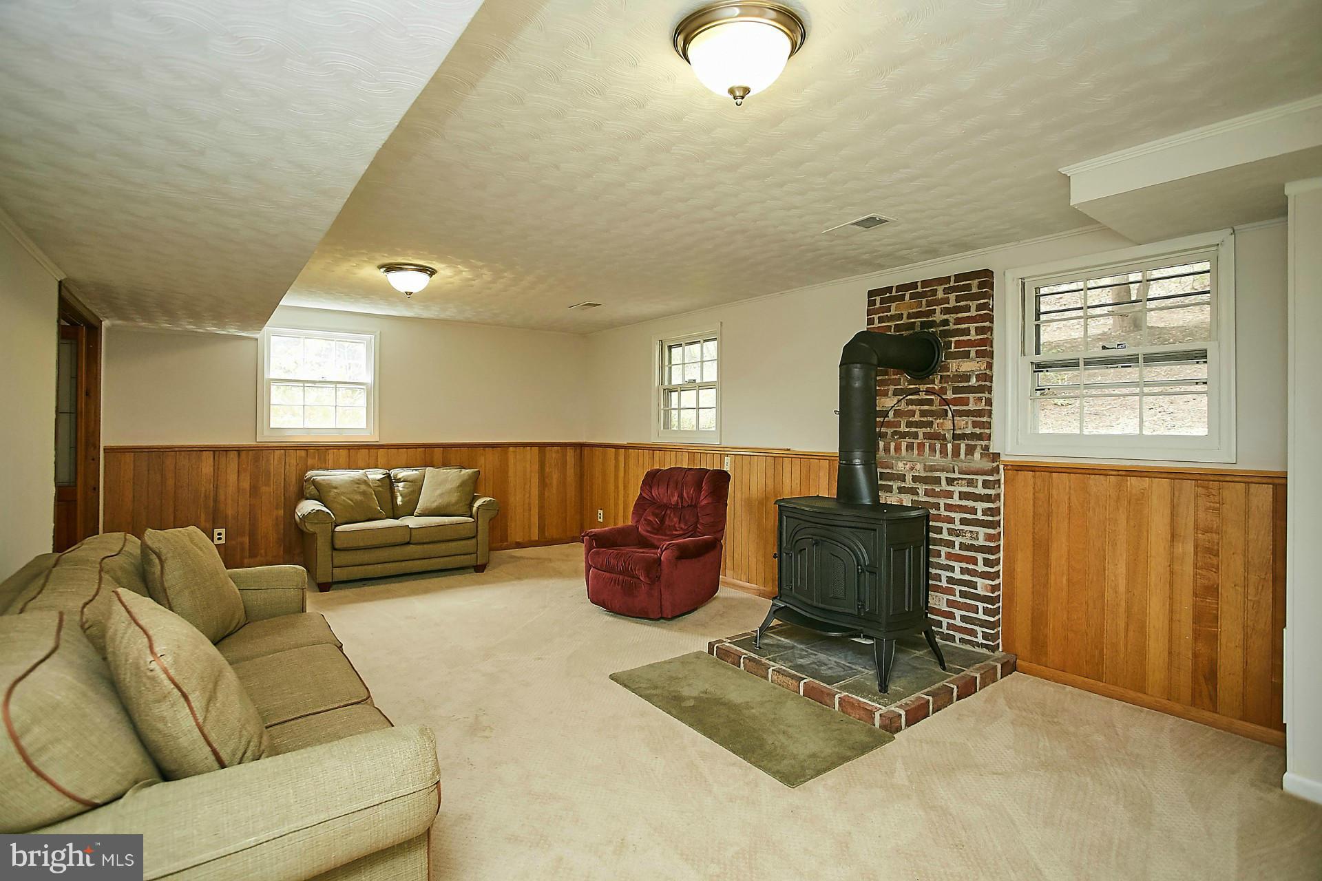 6900 Newman Road Clifton, VA 20124 - Photo 19 of 30 Family Room