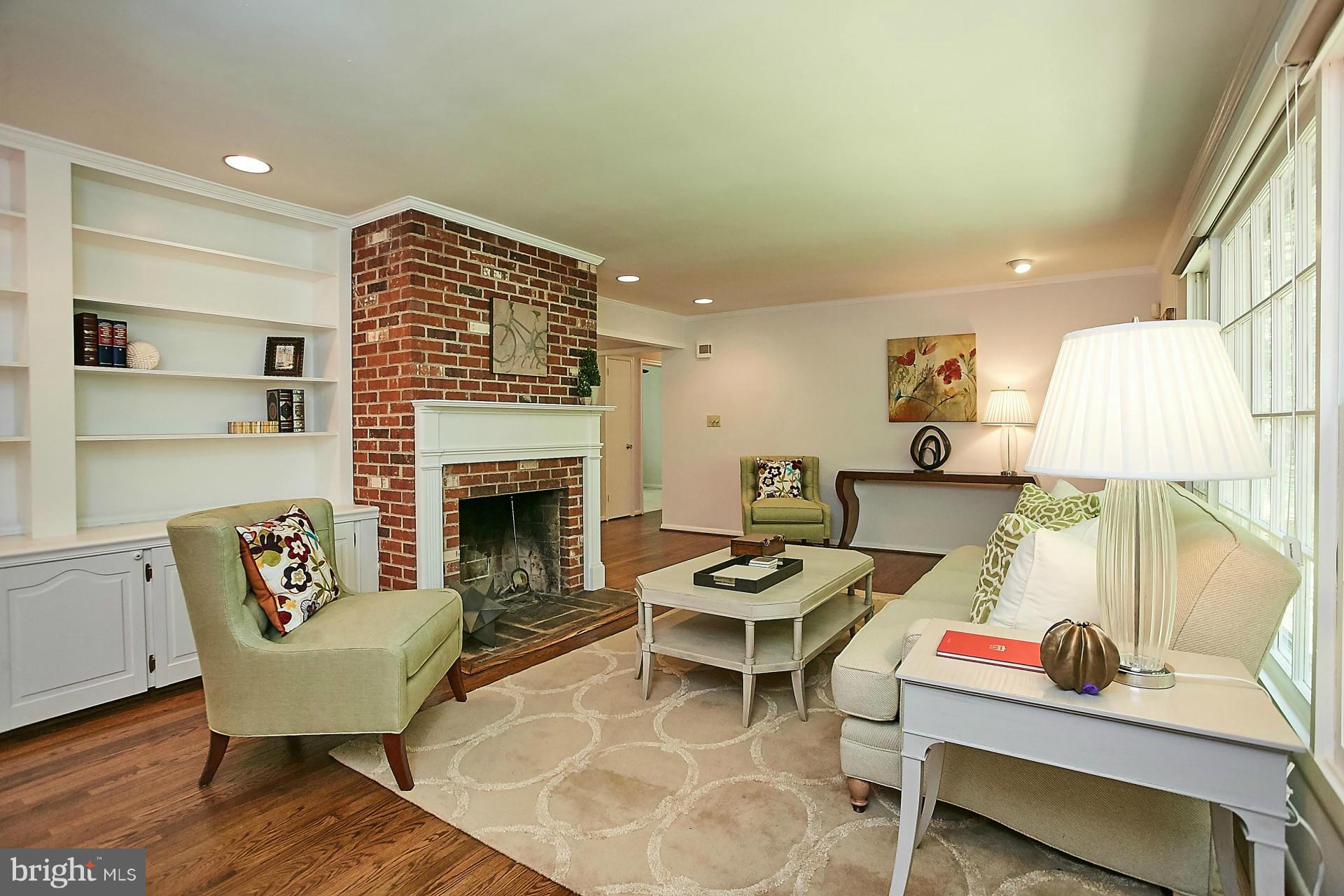 6900 Newman Road Clifton, VA 20124 - Photo 3 of 30 Living Room