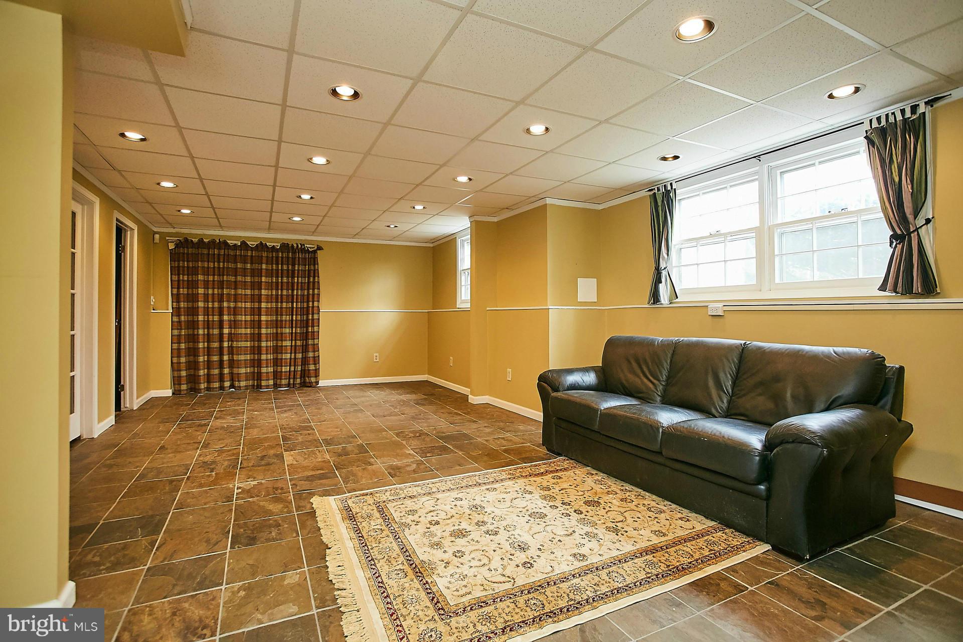 6900 Newman Road Clifton, VA 20124 - Photo 21 of 30 Family Room