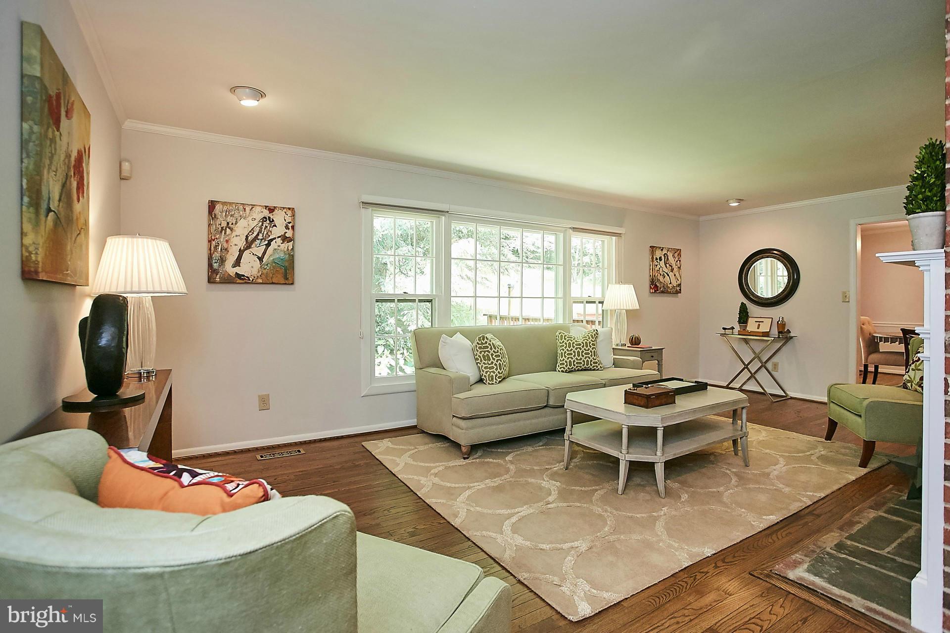 6900 Newman Road Clifton, VA 20124 - Photo 4 of 30 Living Room