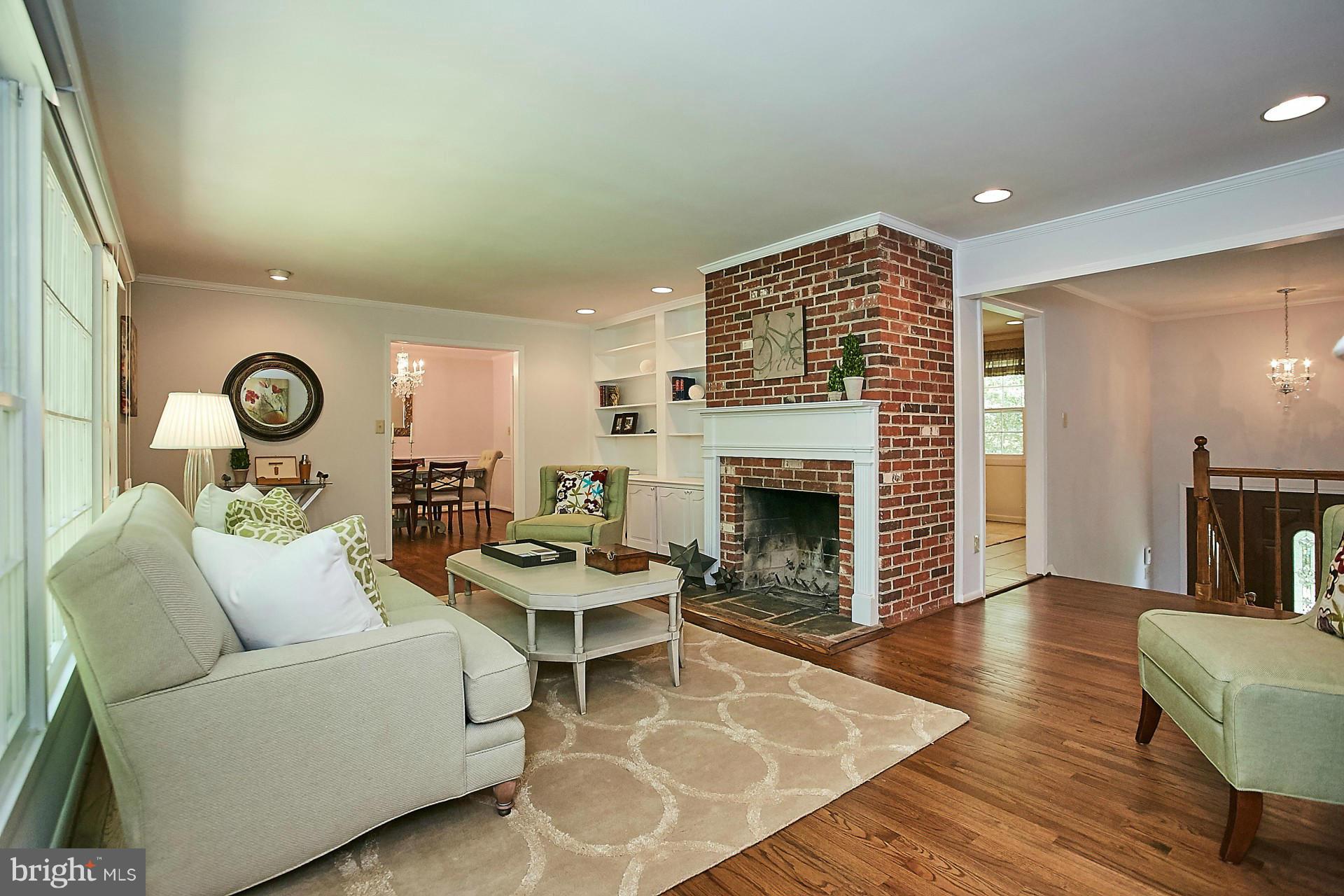 6900 Newman Road Clifton, VA 20124 - Photo 5 of 30 Living Room