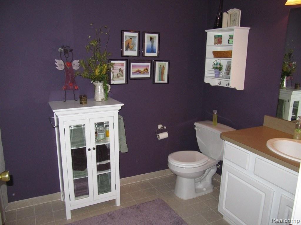 1934 Flagstone Circle, Unit 92 Rochester, MI 48307 - Photo 13 of 23 Bathroom