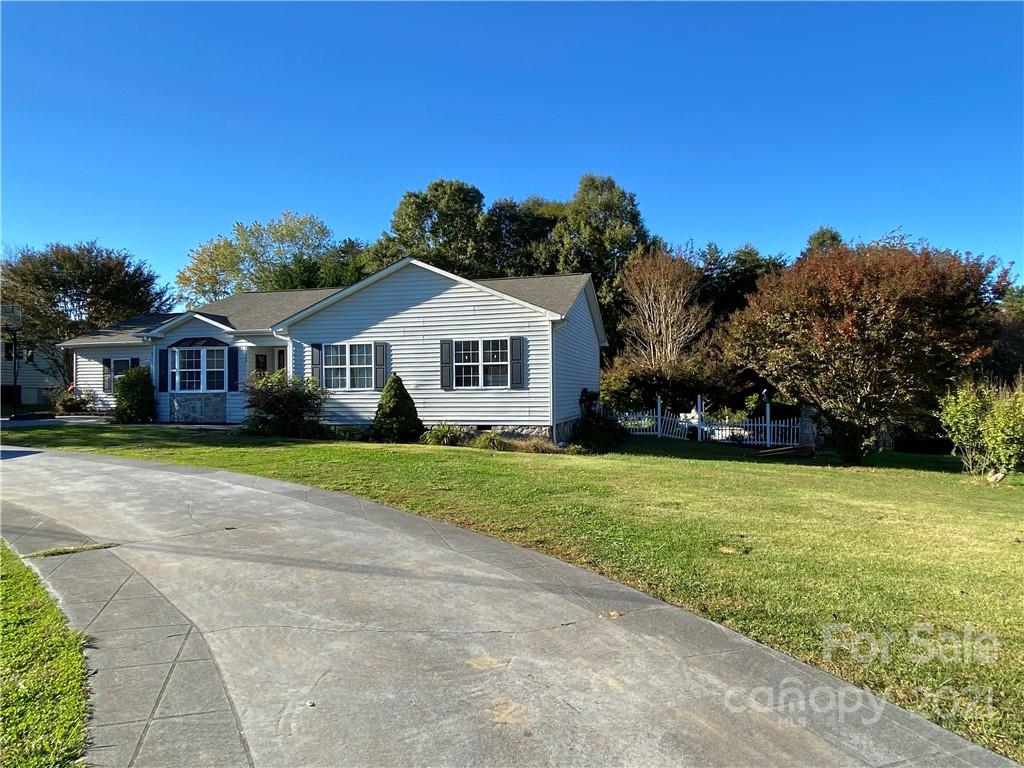 1668 Union Grove Road Lenoir, NC 28645 - Photo 4 of 37 Gallery Image 4
