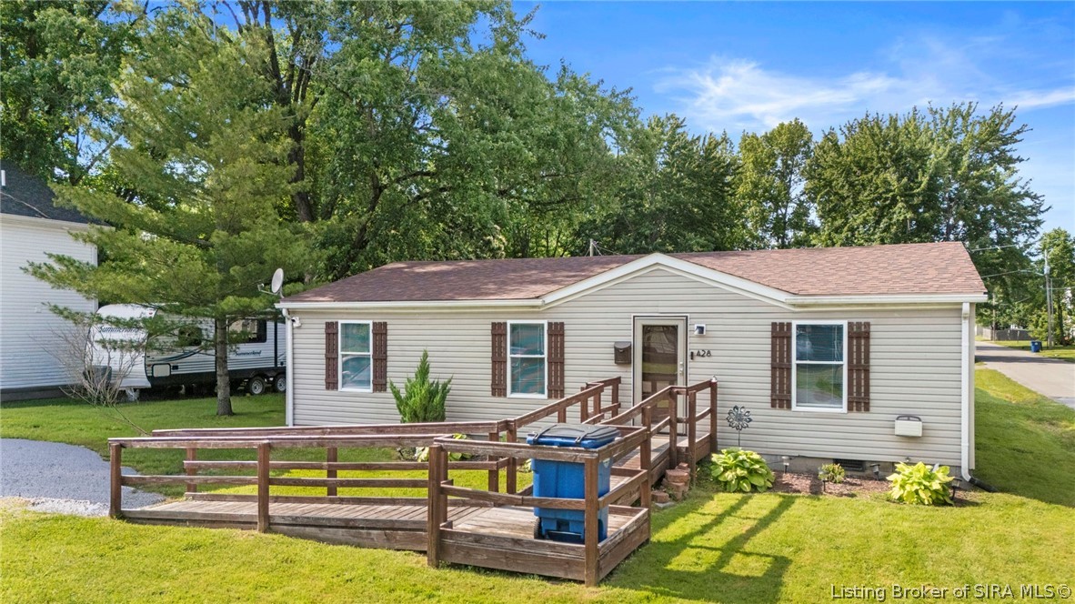 428 West Cross Street Austin, IN 47102 - Photo 3 of 21