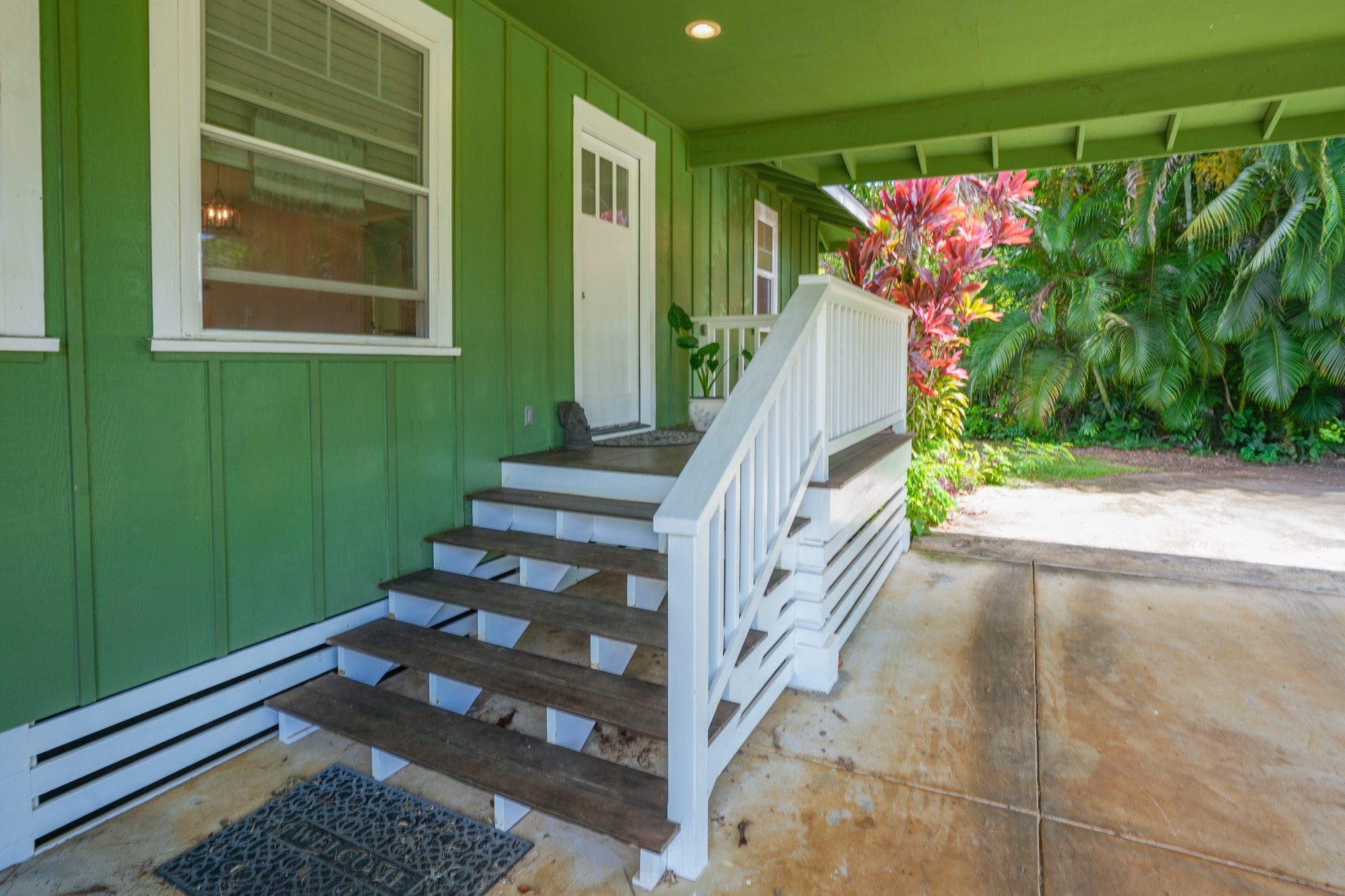 5974 Lokelani Road Kapaa, HI 96746 - Photo 19 of 24 a view of a backyard with sitting area