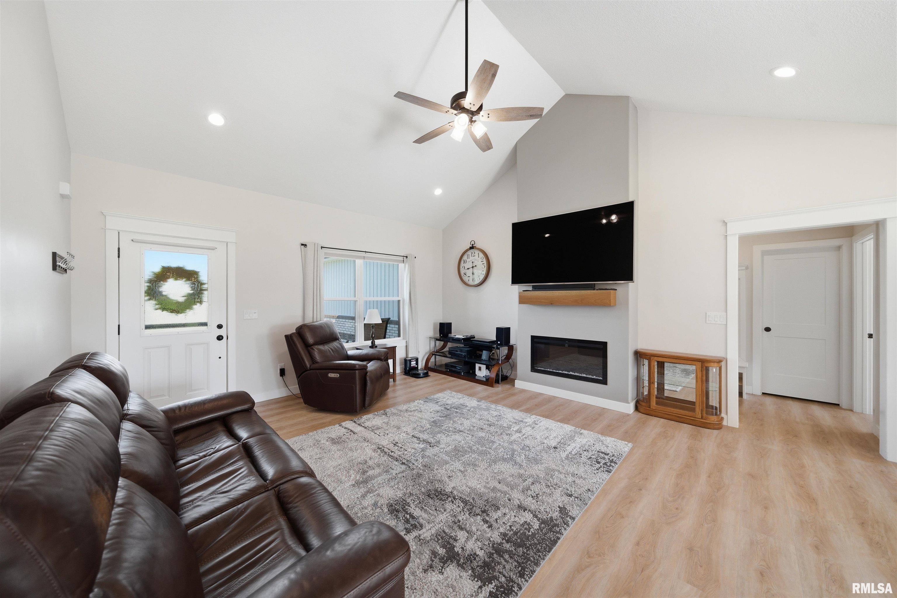 215 Cypress Point Washington, IL 61571 - Photo 6 of 39