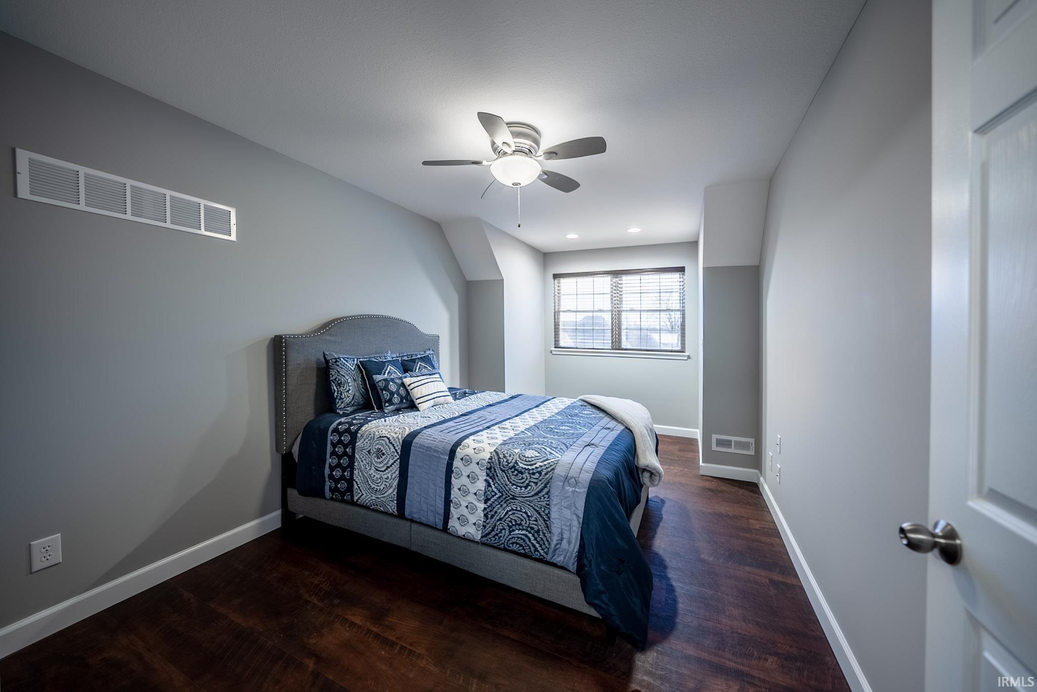 823 Hart Street, Unit B Vincennes, IN 47591 - Photo 16 of 32