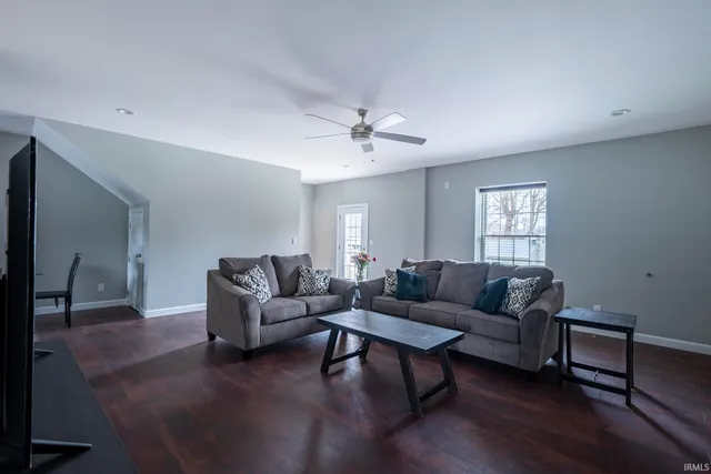 $1,700 | 823 Hart Street, Unit B, Vincennes, IN 47591