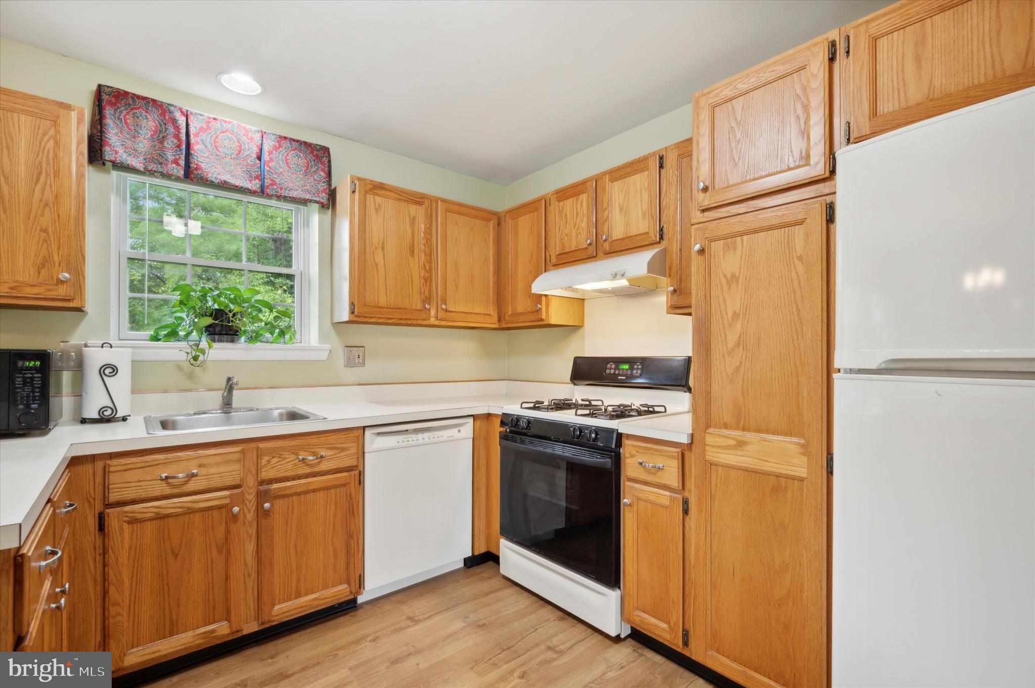 376 Scola Road Brookhaven, PA 19015 - Photo 10 of 25 Gallery Image 10