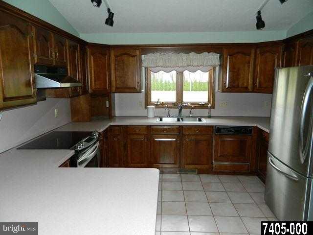 14054 Ridge Road Stewartstown, PA 17363 - Photo 4 of 36 Gallery Image 4