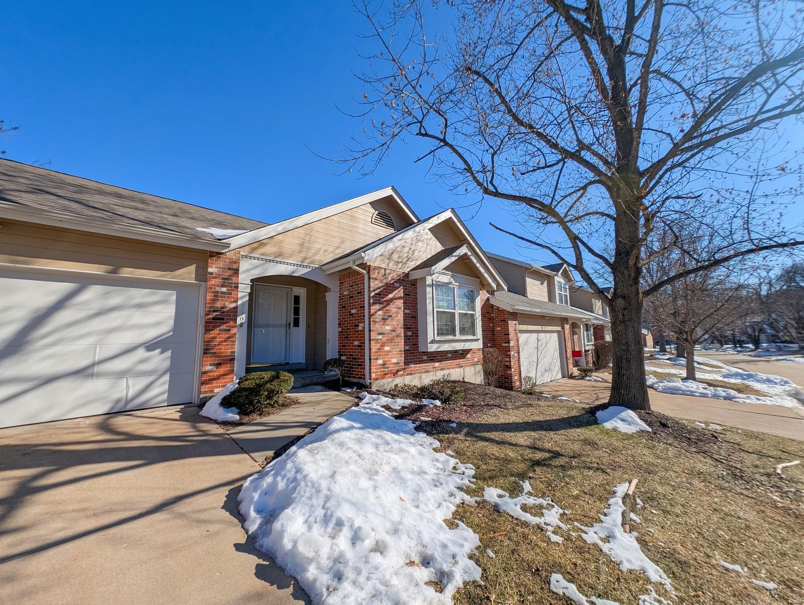 1330 Chapleton Drive St. Louis, MO 63135 - Photo 2 of 21