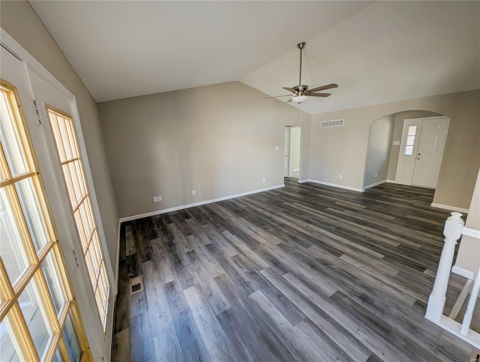 1330 Chapleton Drive St. Louis, MO 63135 - Photo 6 of 21