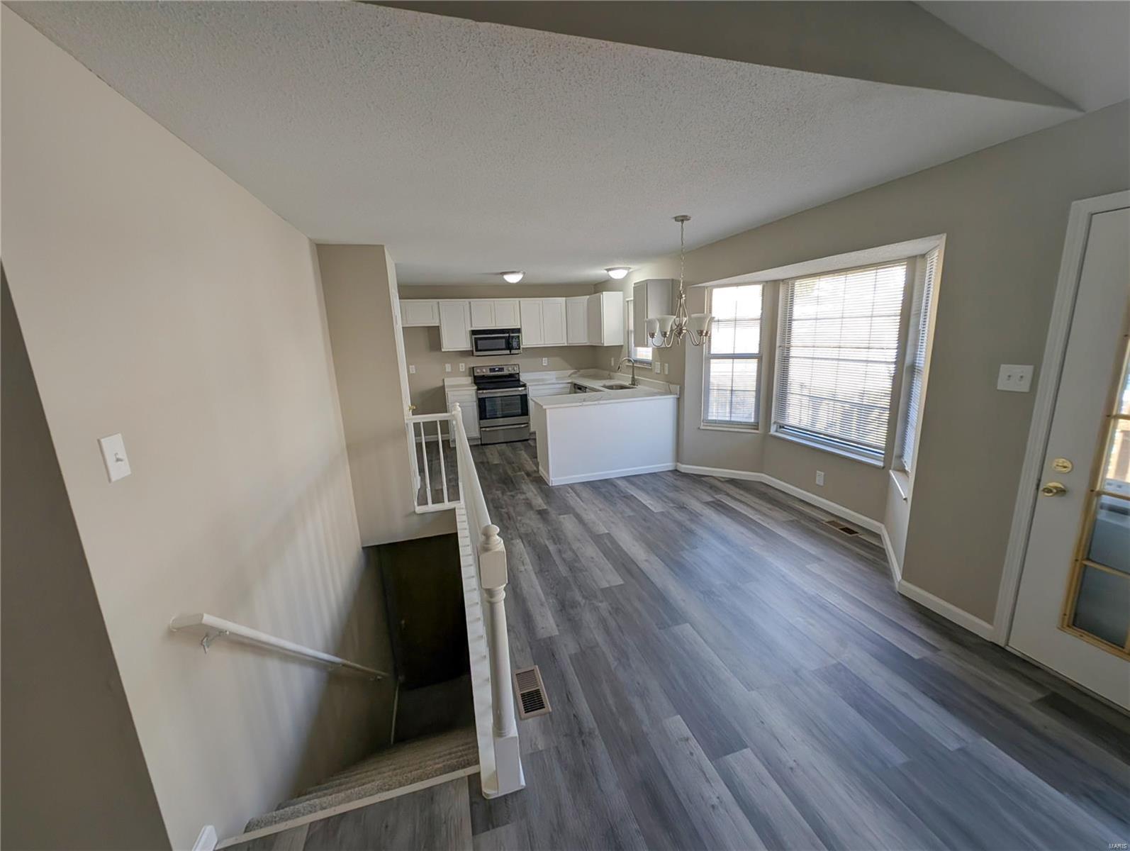 1330 Chapleton Drive St. Louis, MO 63135 - Photo 7 of 21