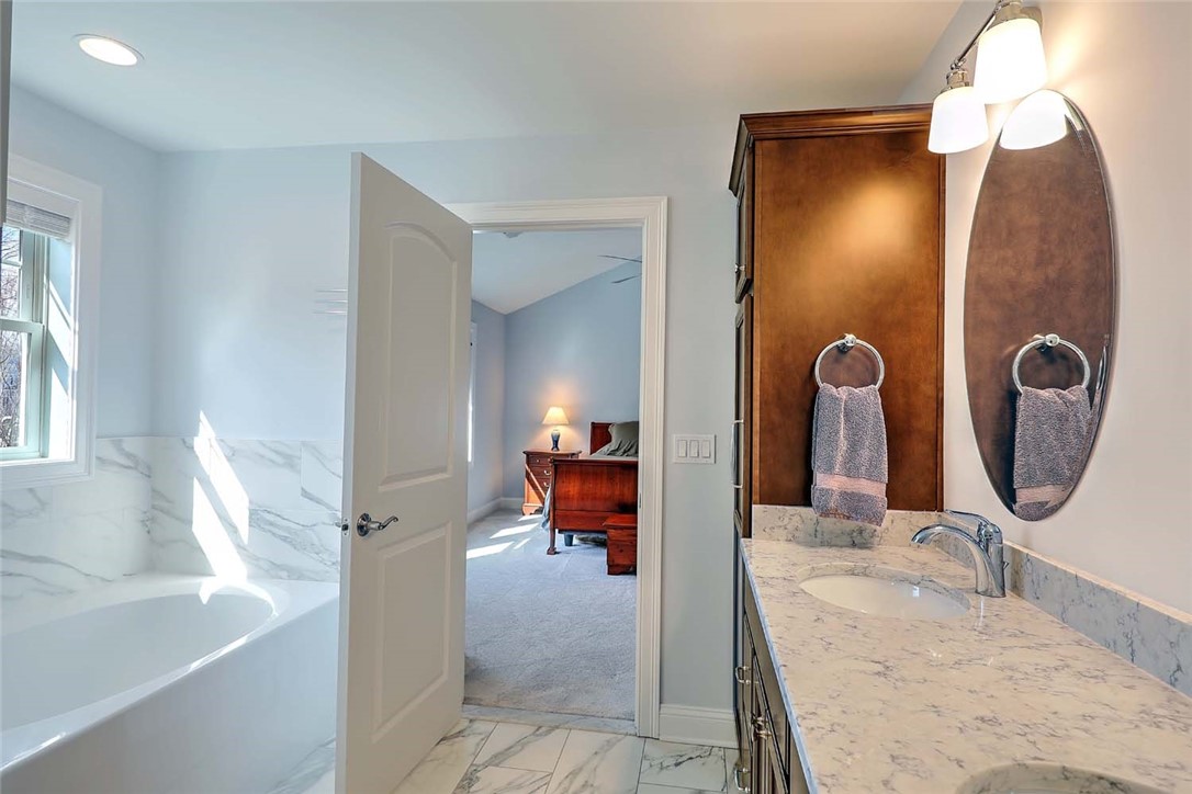 7 Kendal Court Cranston, RI 02921 - Photo 34 of 48 Primary Suite Bathroom