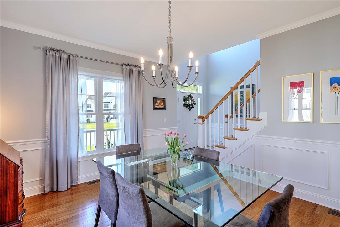 7 Kendal Court Cranston, RI 02921 - Photo 10 of 48 Dining Room