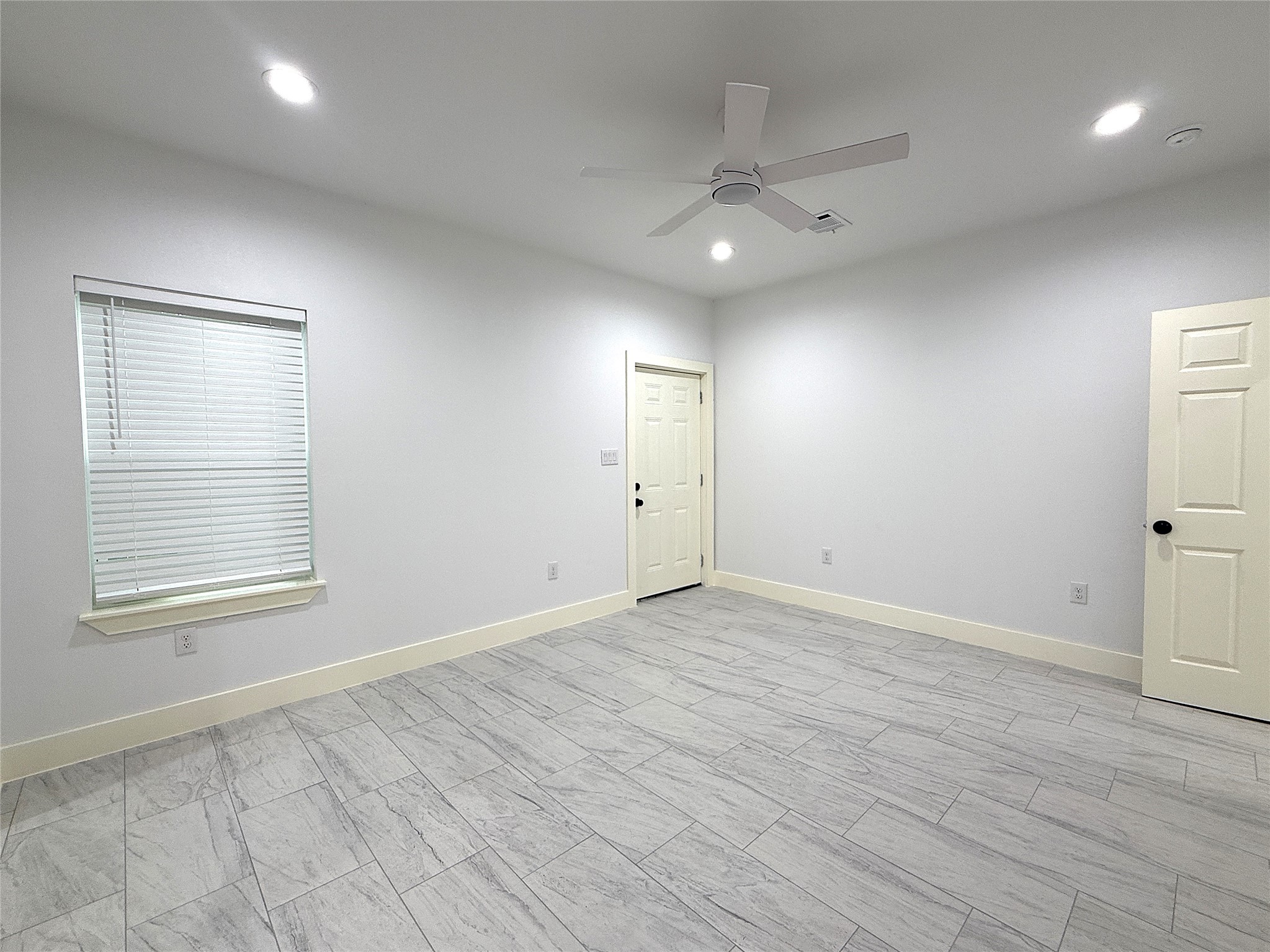 6708 Conley Street, Unit B Houston, TX 77021 - Photo 17 of 26 Primary bedroom