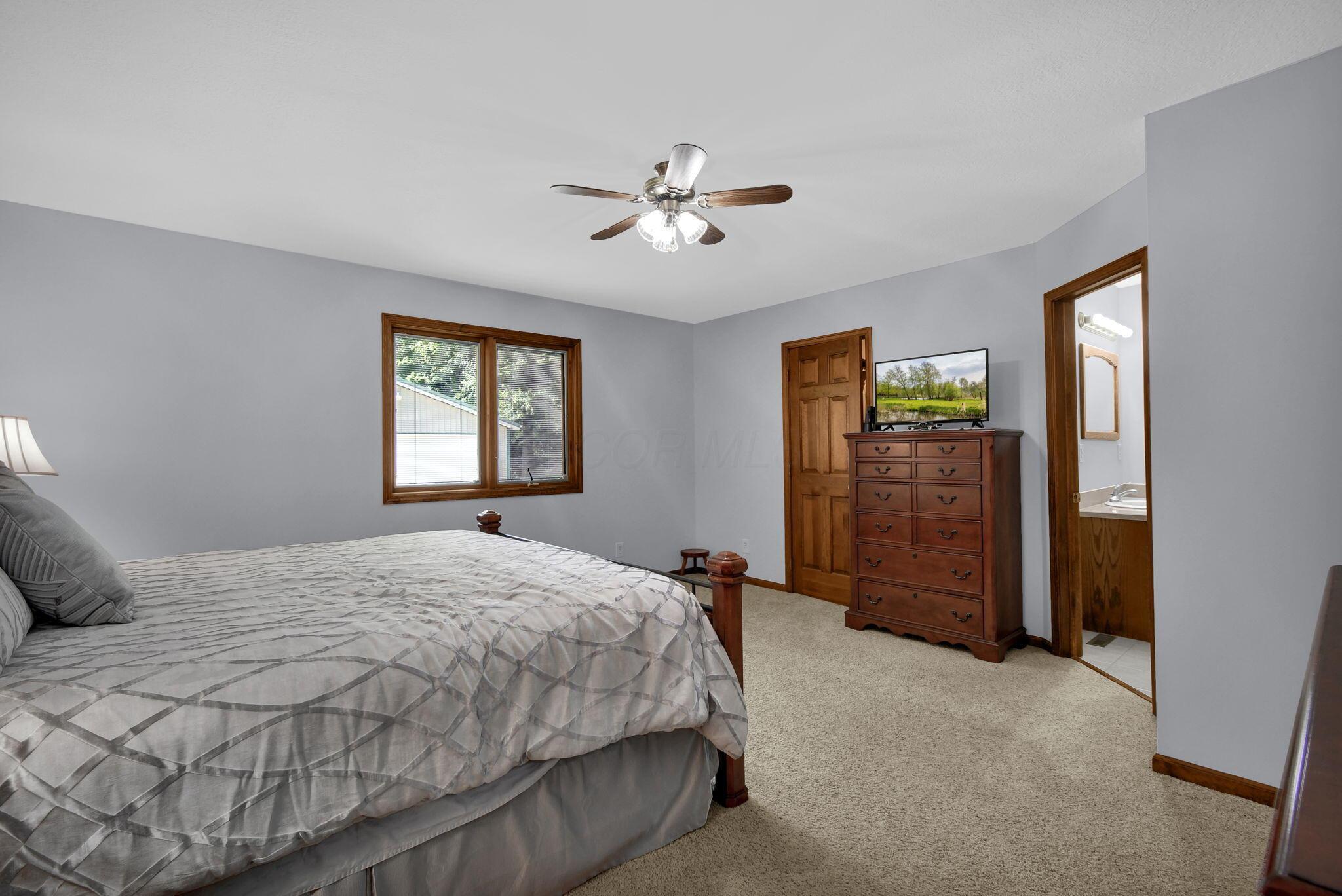 10959 Heimberger Road Northwest Baltimore, OH 43105 - Photo 19 of 48 Primary Bedroom