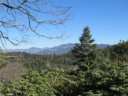 $879,000 | 26335 Walnut Hills Drive, Lake Arrowhead, CA 92352