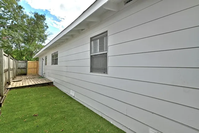 a view of a yard with plants
