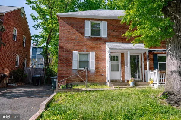 $2,900 | 2011 20th Road North, Arlington, VA 22201