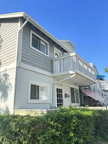 a house view with a outdoor space