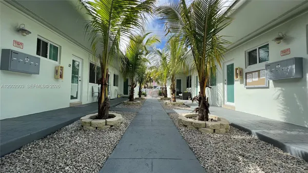 $3,500 | 8235 Crespi Boulevard, Unit 4, Miami Beach, FL 33141