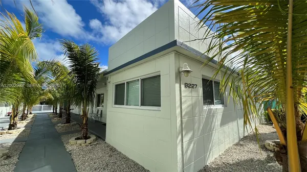 $3,500 | 8235 Crespi Boulevard, Unit 4, Miami Beach, FL 33141