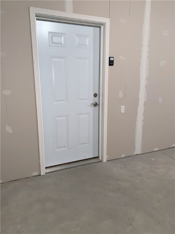 162 Seasons Trail Webster, NY 14580 - Photo 3 of 9 No-step entry from the attached 2-car garage.