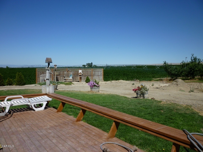 1411 Independence Road Outlook, WA 98938 - Photo 12 of 18 a view of a terrace with chairs